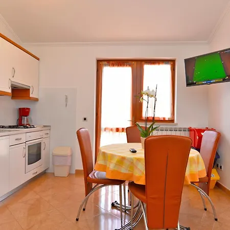 Ljiljana 1553 * Novigrad (Istria)