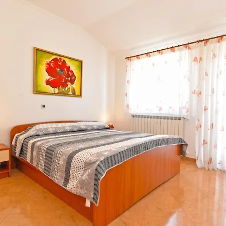 Ljiljana 1553 * Novigrad (Istria)