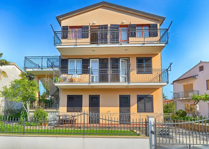 Апартаменты Ljiljana 1553 Новиград