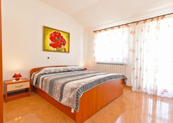 Ljiljana 1553 * Новиград
