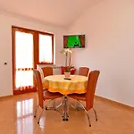 Ljiljana 1553 * Novigrad Istria