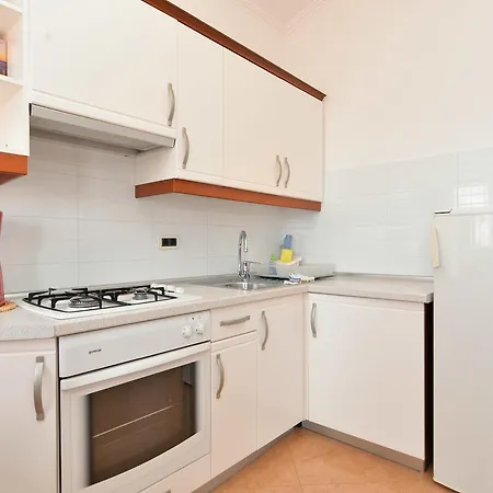 Ljiljana 1553 Novigrad Istria